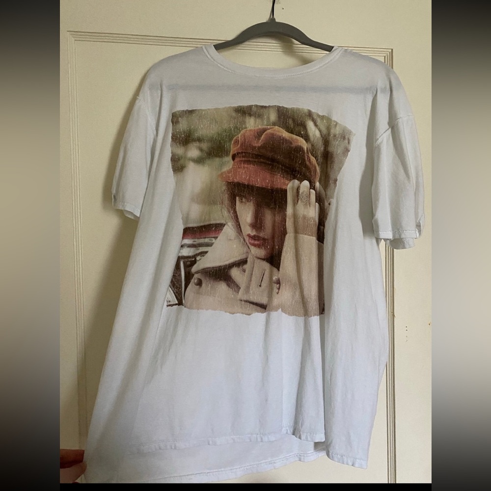 Taylor Swift ‘Red’ Album Short Sleeve Shirt